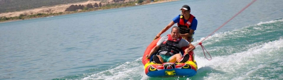 Wakeboarding, esquí acuático, wakesurf y trineo acuático